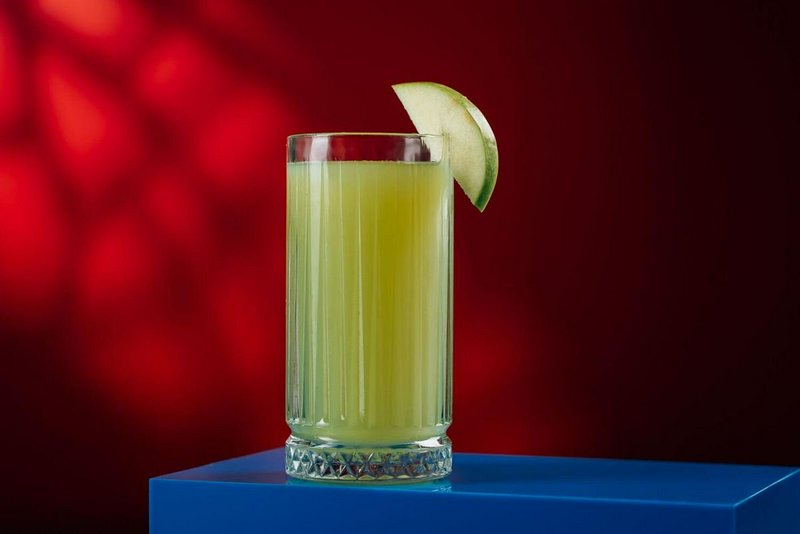 عصير تفاح أخضر طازج
