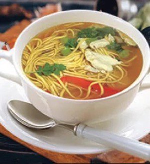 شوربة نودلز بالدجاج