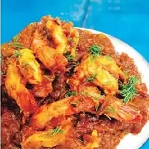 وجبة روبيان ناشف بالطريقة الإماراتية مع الأرز