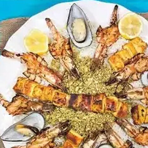 روبيان مع النغر والجشيد والمحار مع الأرز لشخصين