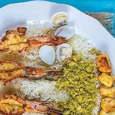 روبيان مع النغر والجشيد والمحار مع الأرز